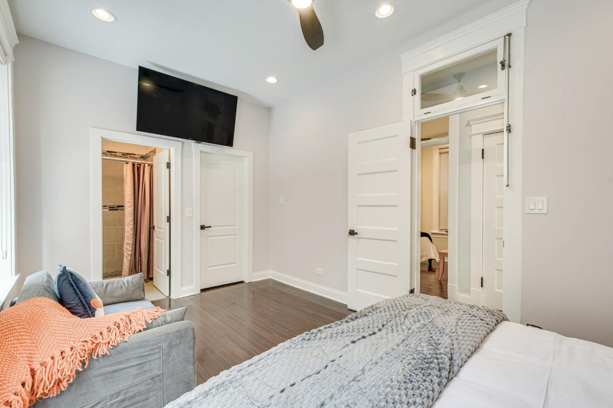 Spacious Condo With Deck About 3 Mi To Downtown Chicago! Zewnętrze zdjęcie