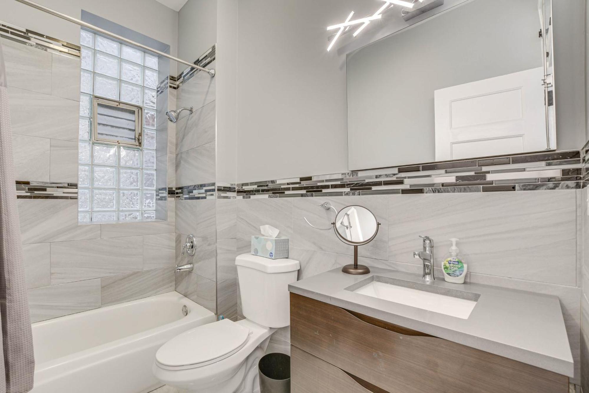 Spacious Condo With Deck About 3 Mi To Downtown Chicago! Zewnętrze zdjęcie